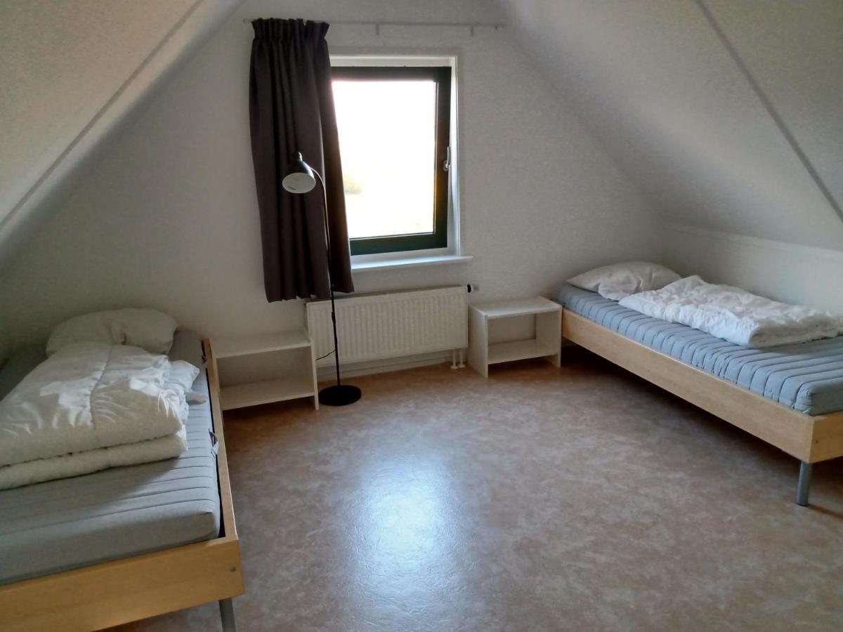 فيلا Tzummarumفي Wellnesshuis Met Hottub, Ligbad En Grote Tuin المظهر الخارجي الصورة