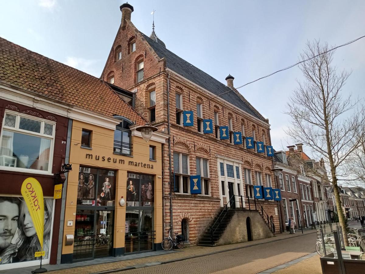 فيلا Tzummarumفي Wellnesshuis Met Hottub, Ligbad En Grote Tuin المظهر الخارجي الصورة