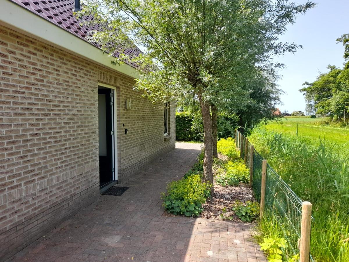 فيلا Tzummarumفي Wellnesshuis Met Hottub, Ligbad En Grote Tuin المظهر الخارجي الصورة